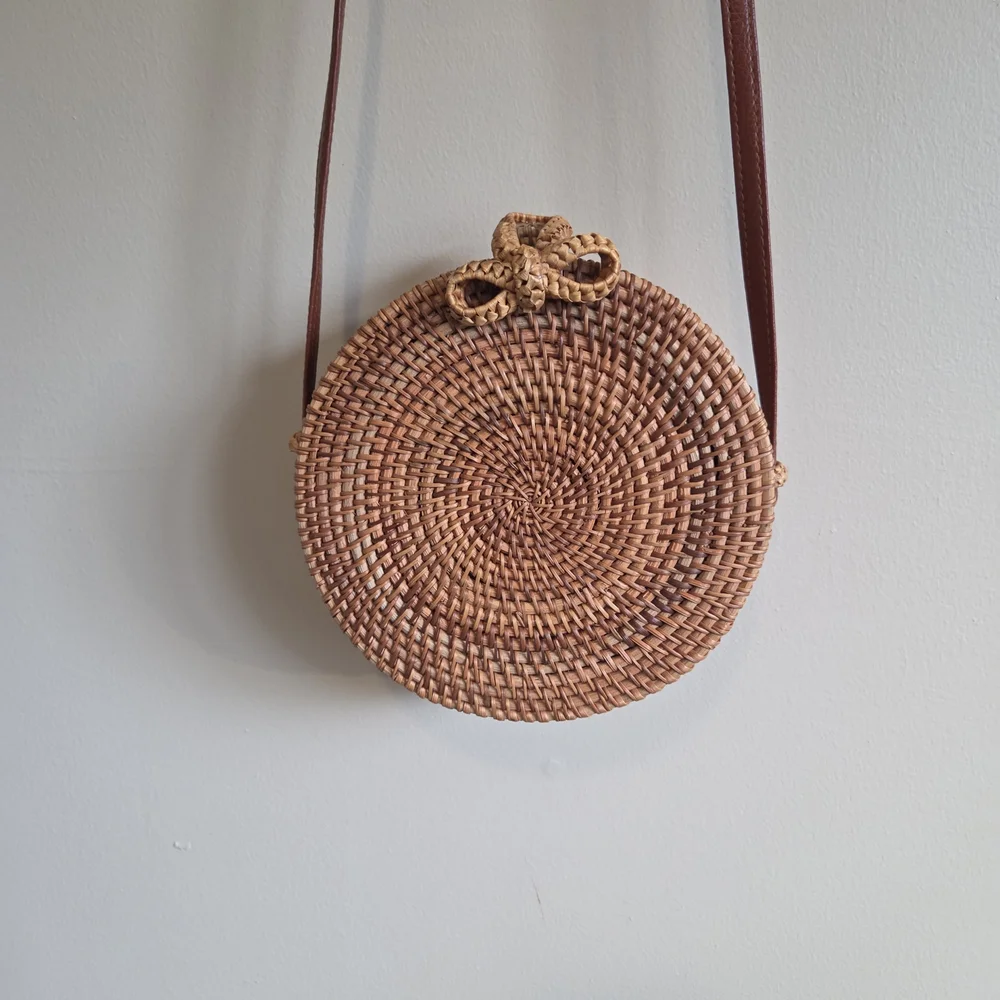 Elegant Woven Crossbody Bag - Tan